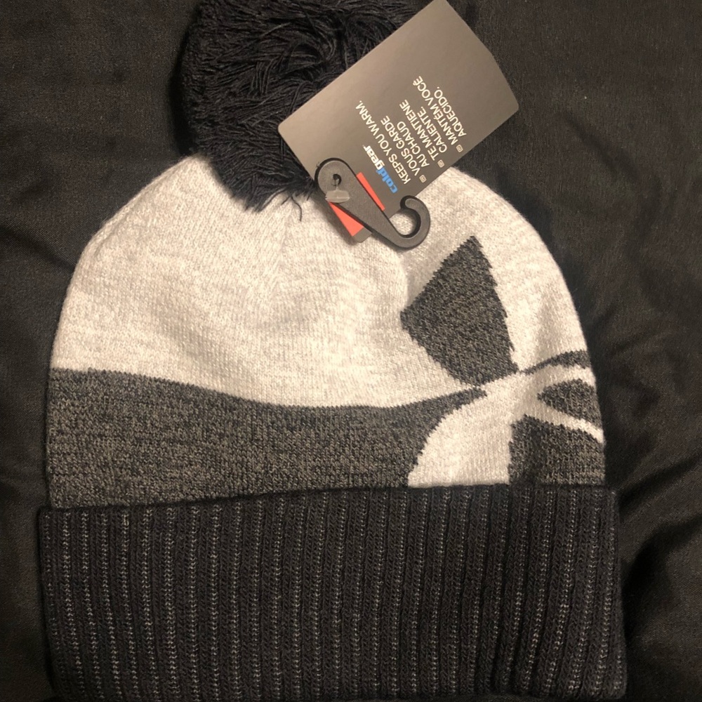 Under Armour Pom beanie